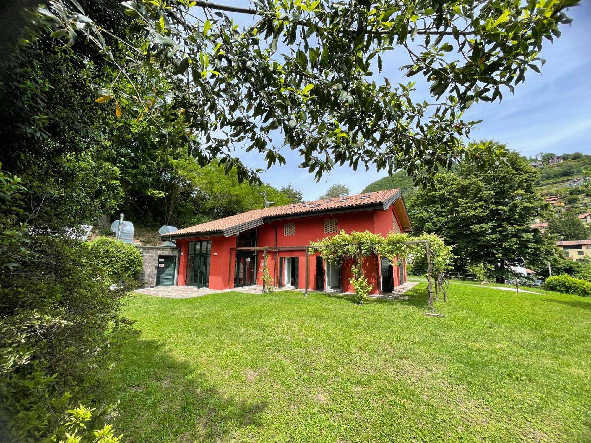 Ostello Casa Rossa Laveno-Mombello Exterior foto