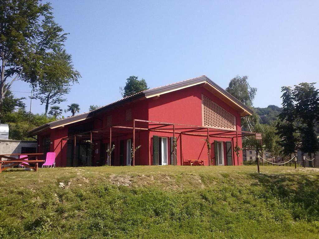 Ostello Casa Rossa Laveno-Mombello Exterior foto