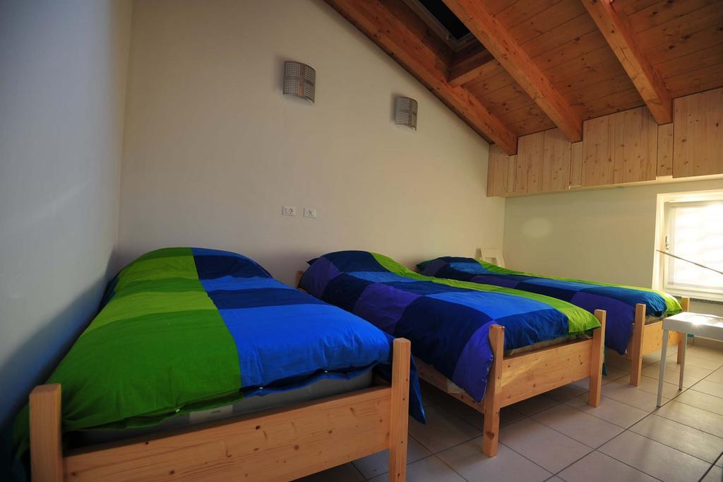 Ostello Casa Rossa Laveno-Mombello Zimmer foto