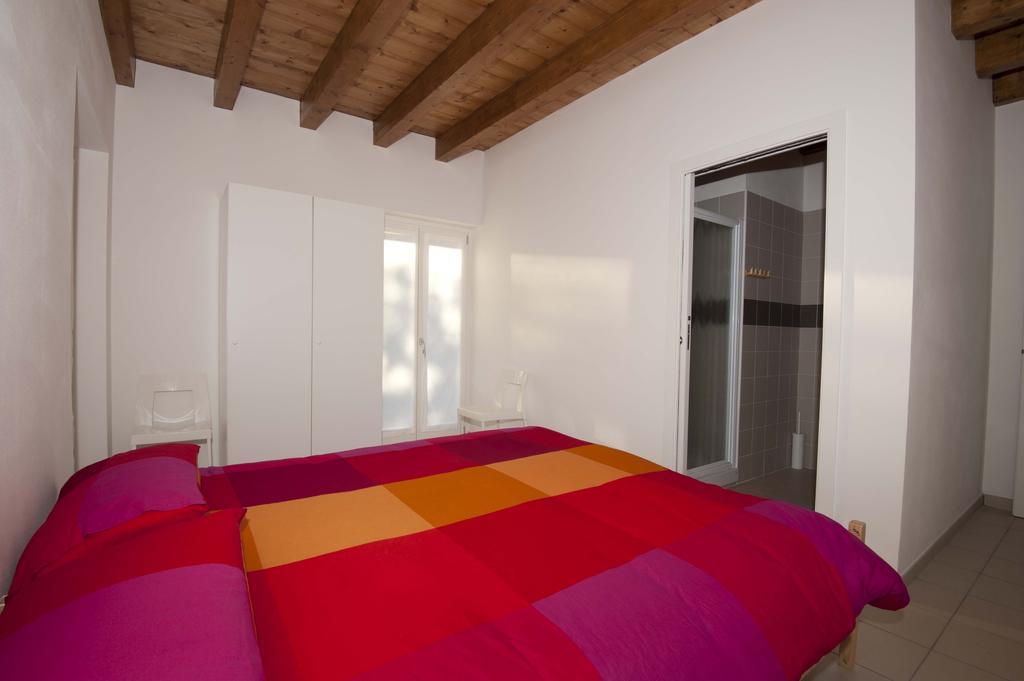 Ostello Casa Rossa Laveno-Mombello Zimmer foto