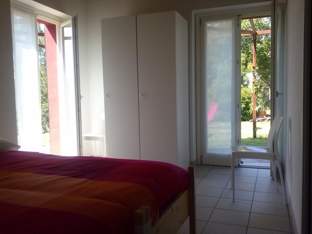 Ostello Casa Rossa Laveno-Mombello Zimmer foto